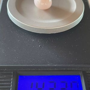 Beautiful light pink 14,3 ct Natural Conch Pearl whit a Oval egg-shaped