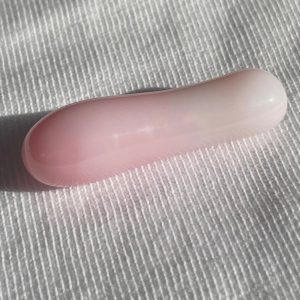 20.5ct Natural Pink Conch Pearl with Especial Shape and beautiful color .