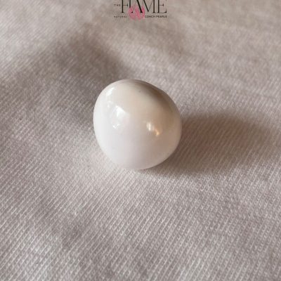 6- 29.1ct Natural Conch Pearl, white color and round shape with cracked